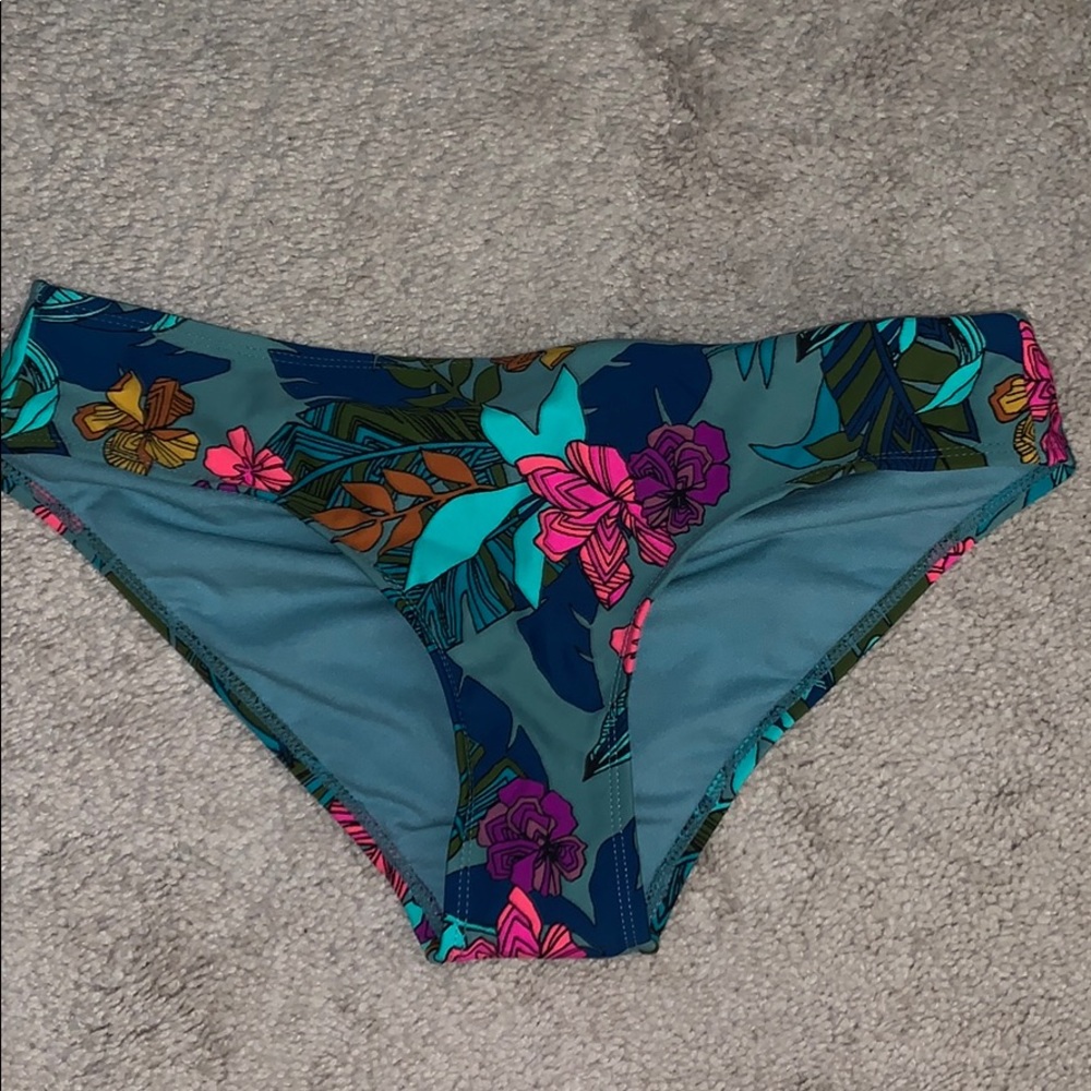 Cheeky bathing suit bottoms